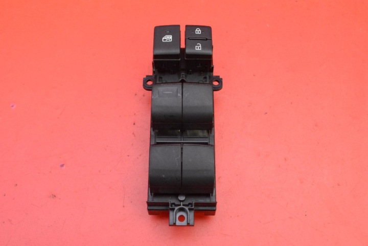 control panel of the window EU 84040-0D020 TOYOTA YARIS 4 IV 5D HB 20