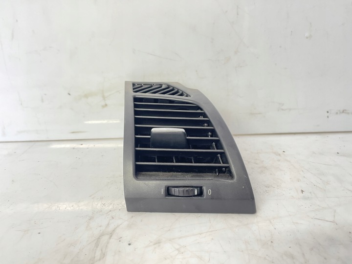 BMW E87 grid air conditioning devices right 7059188