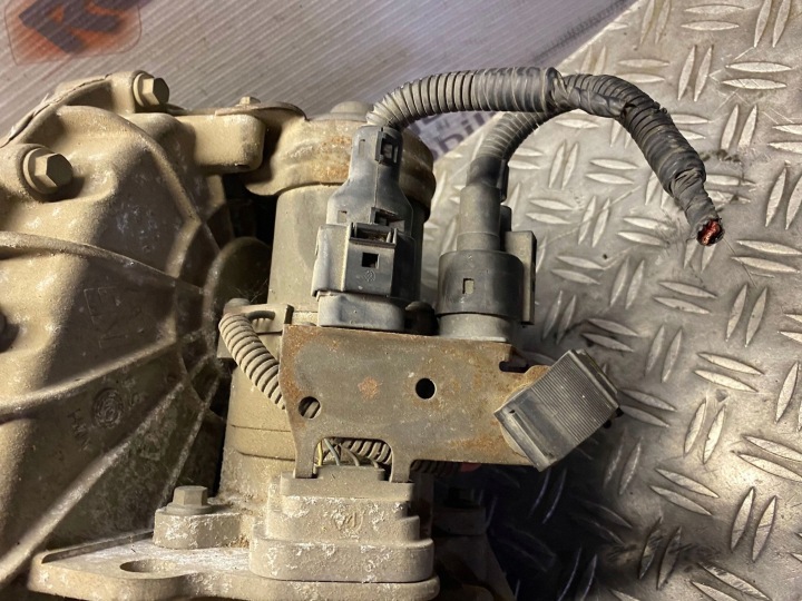 2006 Volkswagen Touareg I Distribution Box 6