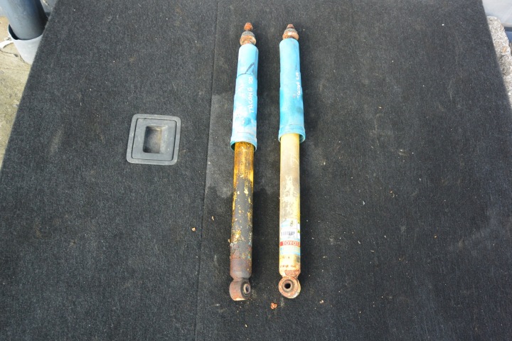 TOYOTA TACOMA 2016-2023 Stoßdämpfer heck links rechts Original KOMPLET