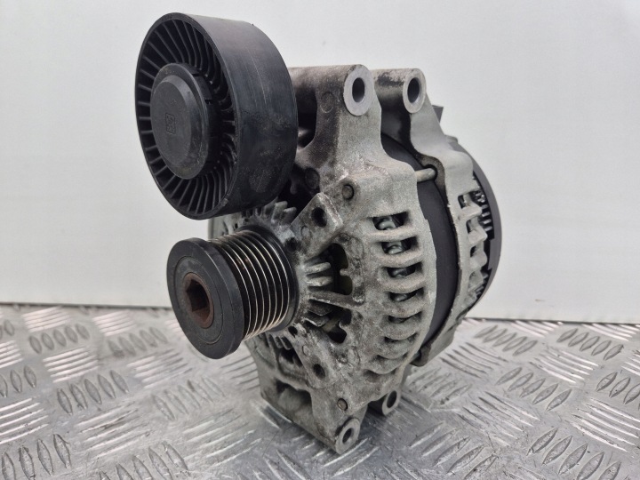 BMW 3 E90 E91 320i alternateur 7550468 N43B20AA