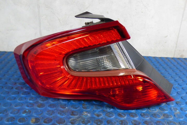 Fiat Tipo II Sedan Licht links heck 51984459 Original st.BDB EUROPA