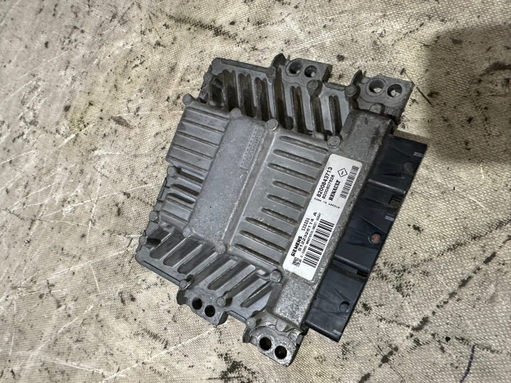 control unit of the engine RENAULT MEGANE II 1.5DCI 8200843713