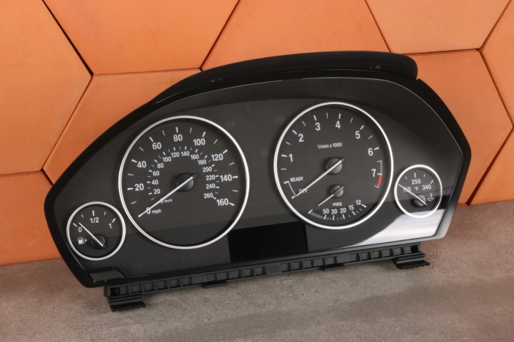 BMW 3 F30 F31 F34 4 F32 F33 F36 budíky budiky Benzín USA MPH 9232894