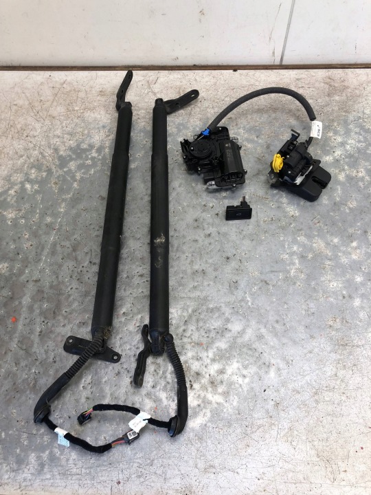 SILOWNIKI DOCIAG Schloß heckklappe Kofferraum VW TOURAN III 5TA827887A 5TA827851B