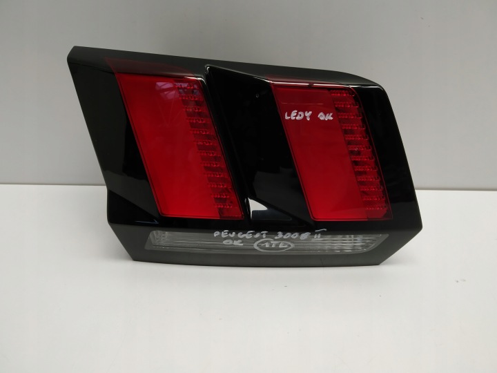 16+ Peugeot 3008 II P84 light left to the bonnet rear part OM 9810477880