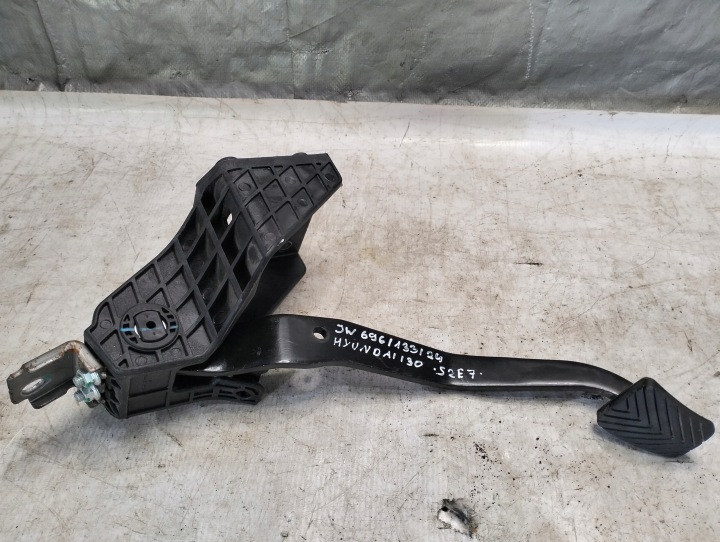 PEDAL brakes HYUNDAI I30 and 1,4 2010R 32800-1H100