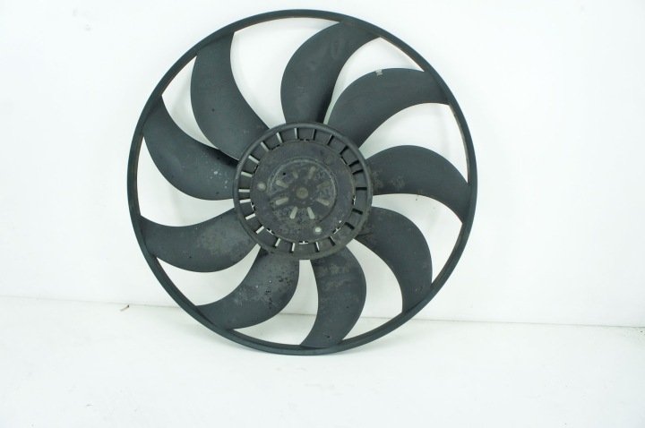 UI232 BMW F01 4,4i Moara de vânt a ventilatorului 5