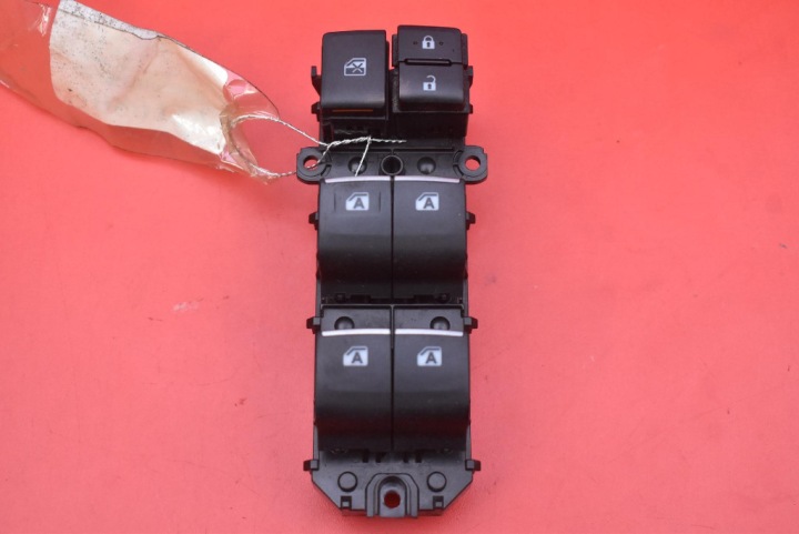 control panel of the window EU 84040-F4020 TOYOTA C-HR 1 and 16-20