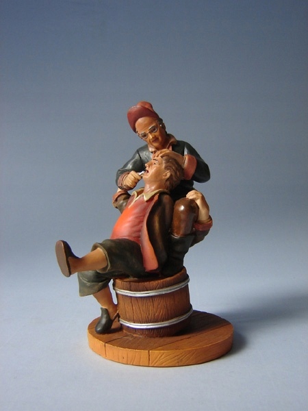 Figurka Zubař a pacient Extrakce podle Van Heemskerck, Parastone 13 cm