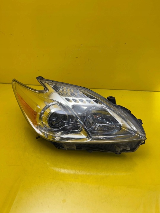 light right Toyota Prius 2012- normal USA