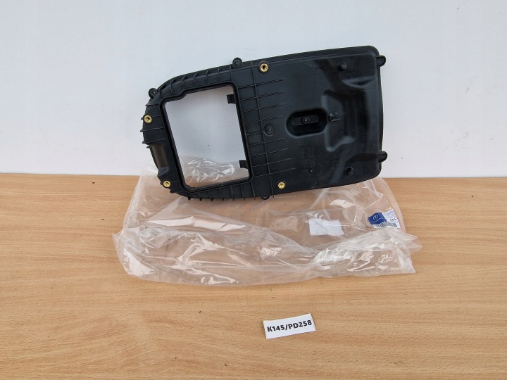 cover of a filter, air MERCEDES SPRINTER WS W906