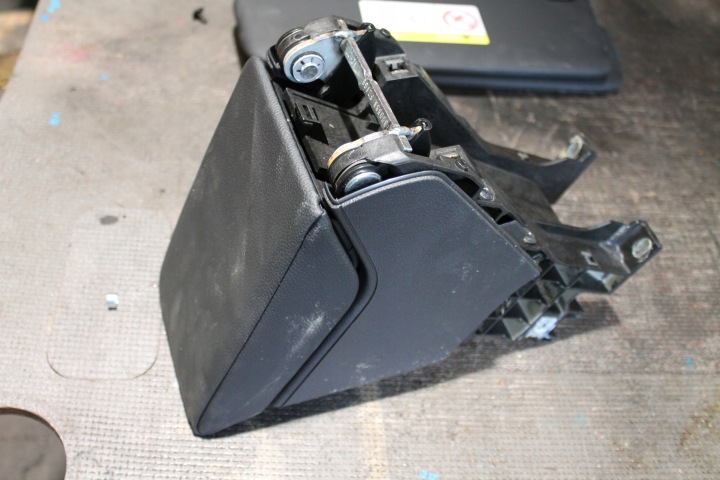 38S. bracciolo media SEAT ARONA 6F0864207J
