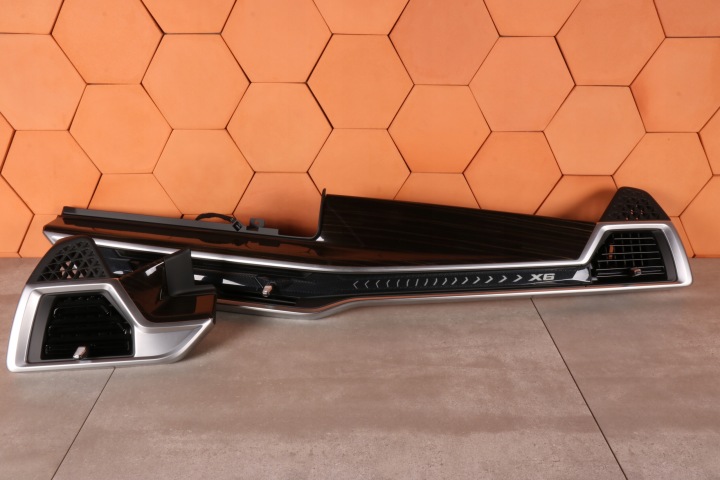 BMW X6 G06 LCI ozdobná lišta DEKOR přístrojovky konzoli FINELINE STRIPE