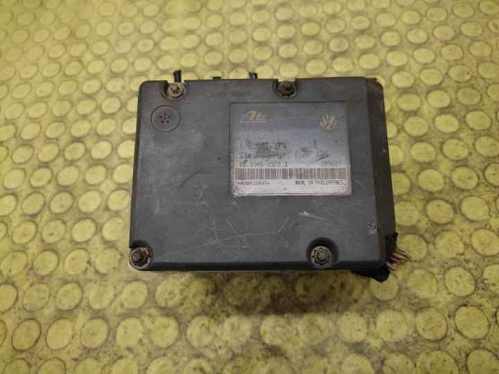 AUDI A3 8L Pompe ABS 1J0614117A