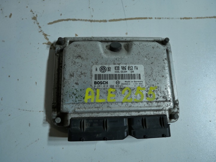 Ordinateur Moteur 038906012FA SKODA OCTAVIA et