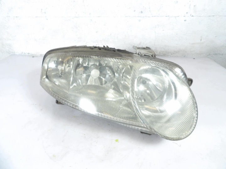 ALFA ROMEO 147 REFLEKTOR Destra 1305236085
