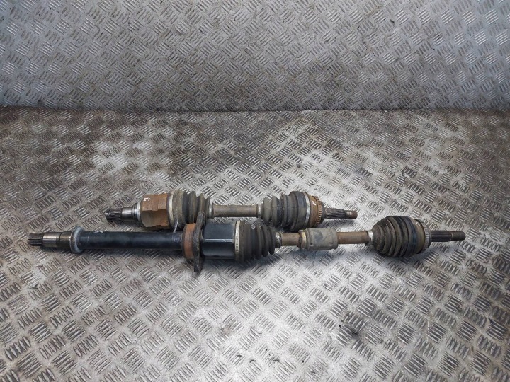 Semiasse sinistra Anteriore + Destra Anteriore 5B TOYOTA AVENSIS T25 LIFT