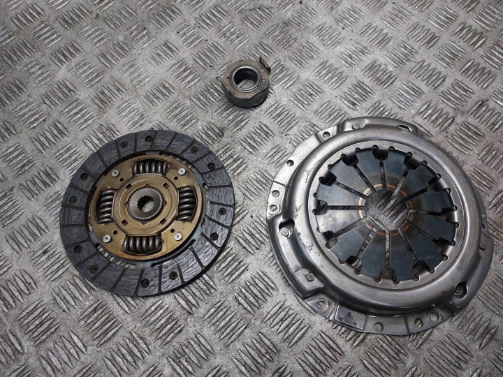 Kupplung Druckplatte Bremsscheibe + Kupplungssatz Kupplungsscheibe + LOZYSKO OPOROWE SUZUKI IGNIS und 1.3 16V