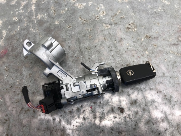 allumage + clé OPEL ASTRA J 13383062 20939745