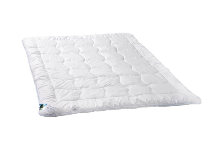 Antialergická přikrývka 155x200 celoroční 1120 g bílá