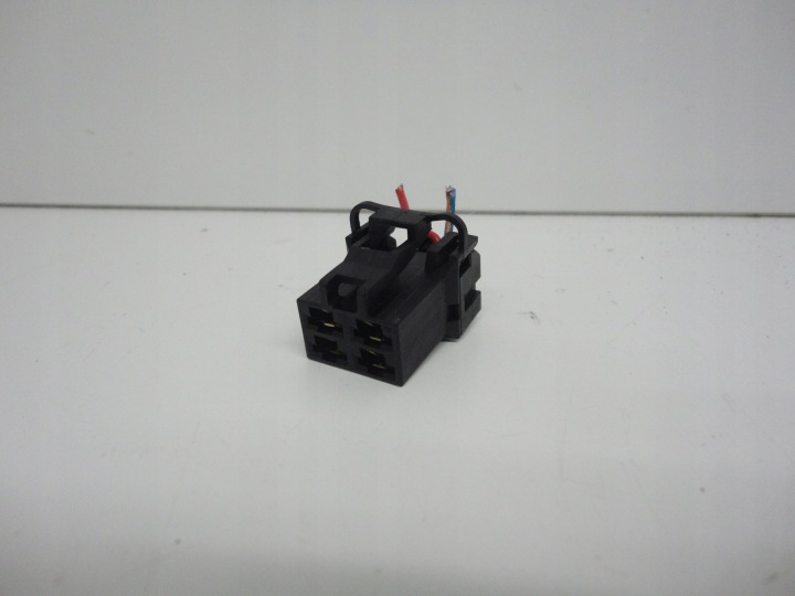 KIA CEED II WTYCZKI KOSTKI CAPTEUR STOPU 2012