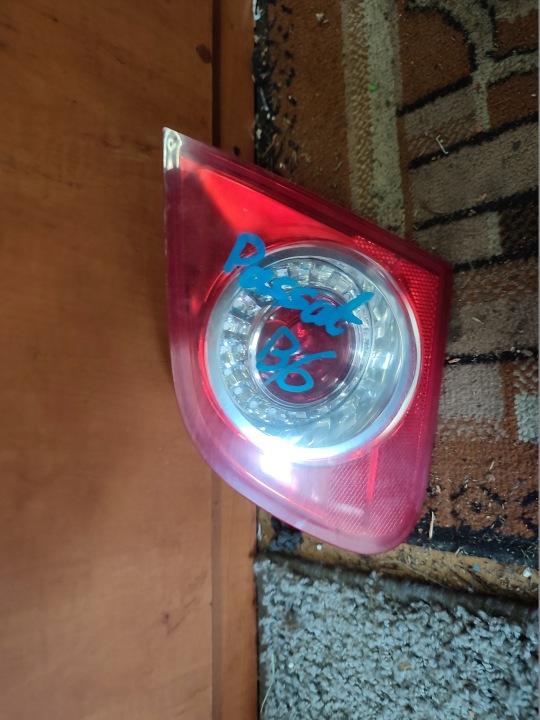 Licht rechts heck hinten für die Heckklappe volkswagen passat b6