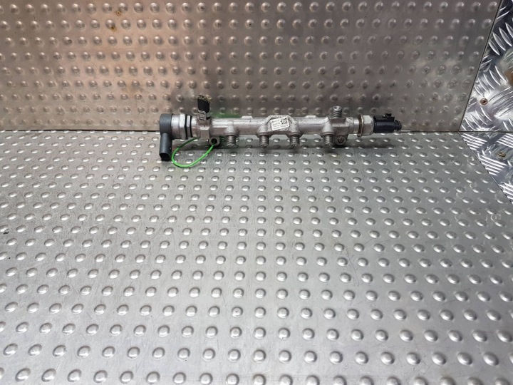 rampe injection capteurs 04L089B OCTAVIA III A3 8V LEON GOLF VII 2.0 TDI