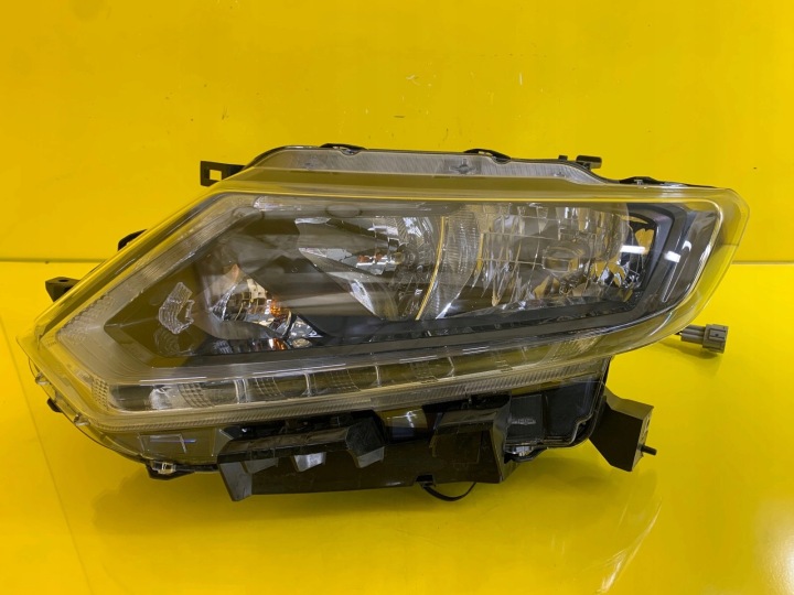 light left Nissan X-Trail T32 before lift 14-18