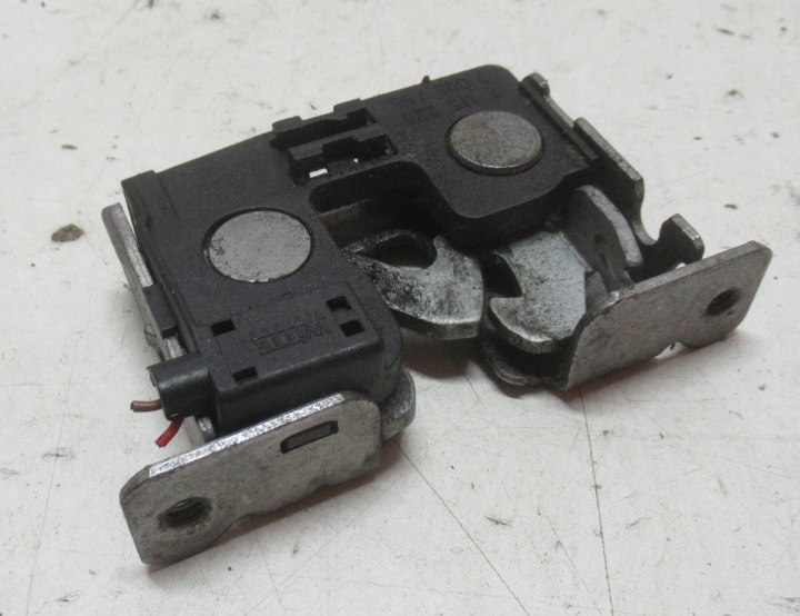 BMW E60 3.0 LCI 08R Serratura cofano usato 7115228
