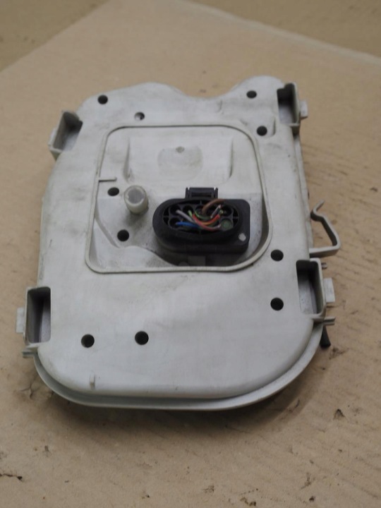 Inserção do suporte da tomada de luz da válvula à direita Audi A6 C6 sedan 436262R 12