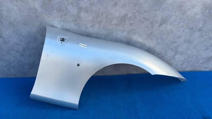 pravý blatník novy ORYGNIAL FERRARI ROMA F169 RH FRONT 9858882963 STY/004