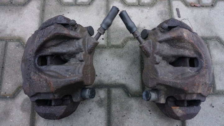 VOLVO XC90 LIFT - PINZA FRENO sinistra Destra Anteriore disco 326