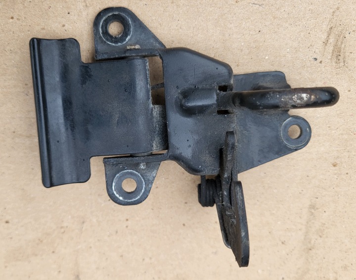 lock RYGIEL bonnets POKRYWY of the engine front AUDI A3 8L 8L0823480 OE EUROPA