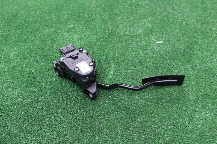 pedala gasa potenciometar SUZUKI JIMNY 1.5 DDIS 65KM i 86KM 4940084A50