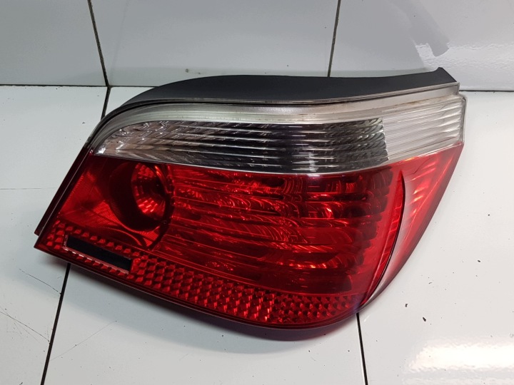 BMW 5 E60 svetlo pravá zadok zadná 6910768