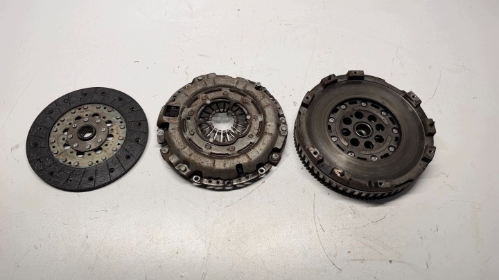 wheel flywheel clutch KIA SPORTAGE IV 1.6 CRDI D4FE 23200-2U500