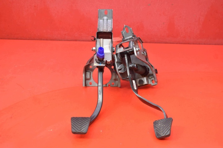 PEDAL pedale kvačilo kočnica 82800-J7100 KIA CEED 3 III 1.4 16V 100 KM