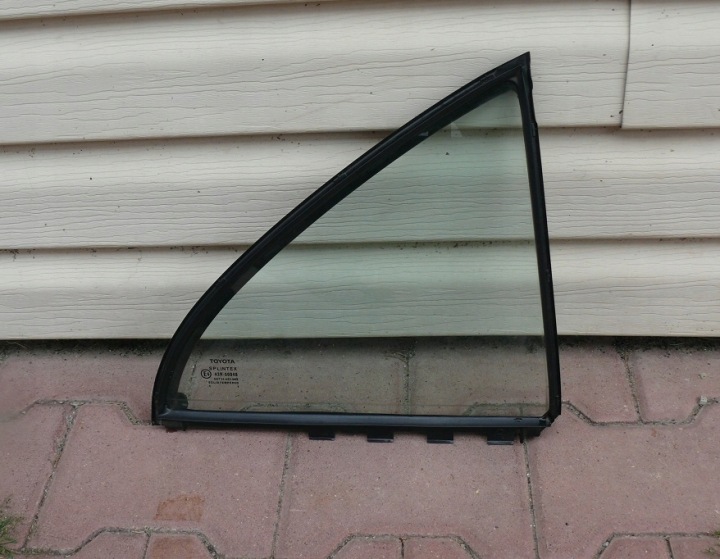 vitre vitre portière droite arrière TOYOTA AVENSIS II 2 T25 LIFT 04r.