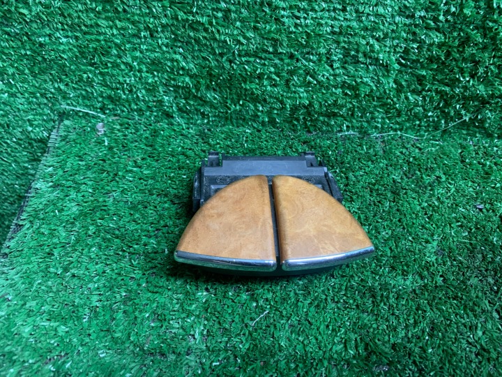 handle bracket PODLOKIETNIKA MERCEDES W211 A2116800784
