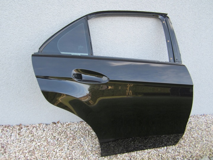 DVERE ZADNÉ ZADOK PRAVÉ MERCEDES W212 SEDAN 197