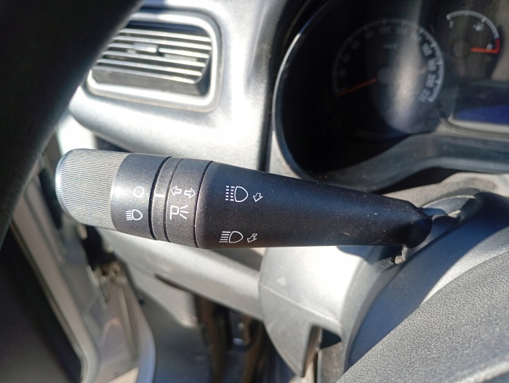 prepínač svetiel ZESPOLONY volantu OPEL Combo 2 II 12-18 1.6 CDTI