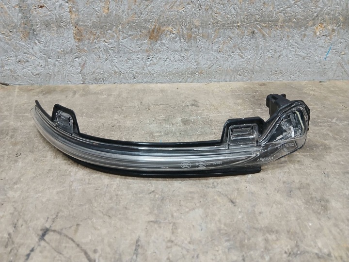 Spiegel Blinkerleuchte rechts E KLASA W214 C KLASA W206 LED A0999063003