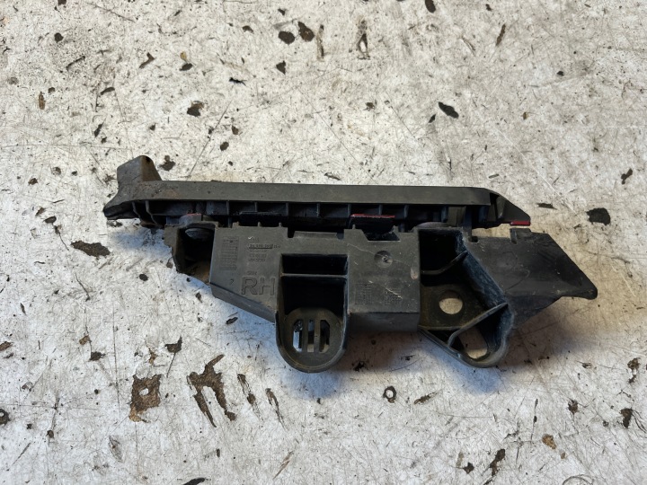 OPEL CORSA E holder support of a fender of a bumper front right 2 ELEMENTY
