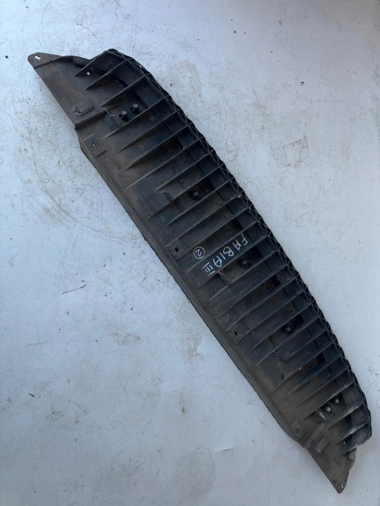 coperchio , copertura copertura GREMBIALINA inferiore sotto Paraurti SKODA FABIA III 6V0807611B
