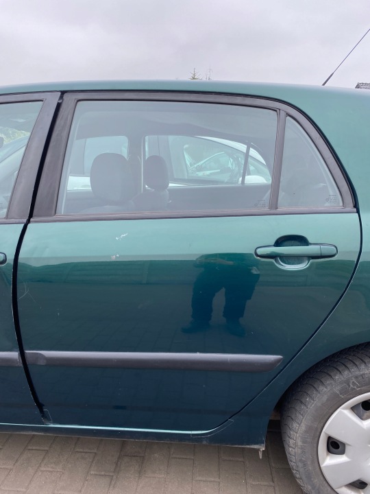 portière sinistre arrière arrière code lakieru 6R4 Toyota Corolla E12 01-07