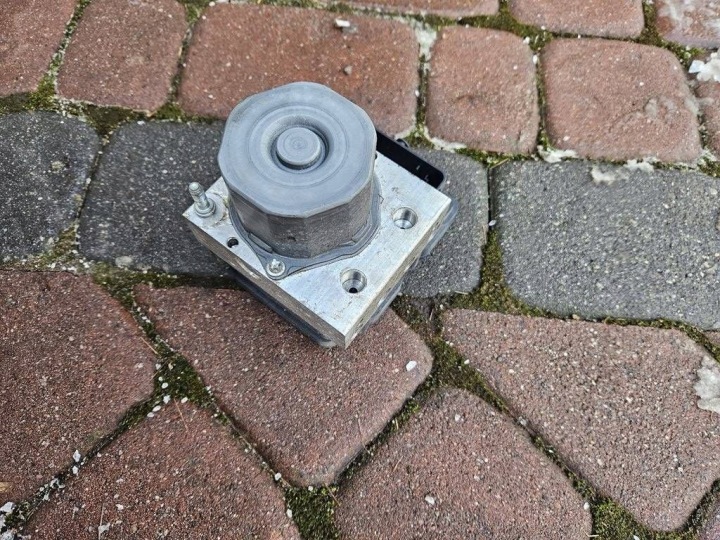 szivattyú ABS hamulcowa EUROPA Opel Corsa E 39049600