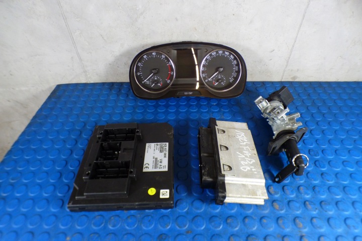 Montage startowy odpalania Instruments tachymètre compte tours Allumage Module komp SKODA FABIA III 1.0B