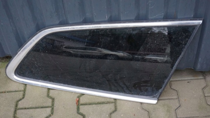 VOLVO V90 right rear window bodywork of a fender