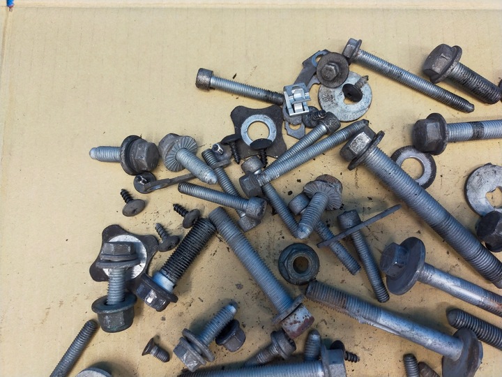 SKODA OCTAVIA 4 IV 2022R 2.0TDI 4X4 110KW SUSPENSION SCREWS REAR 4,2KG ZAWIESZENIE 24/09 - Image 2